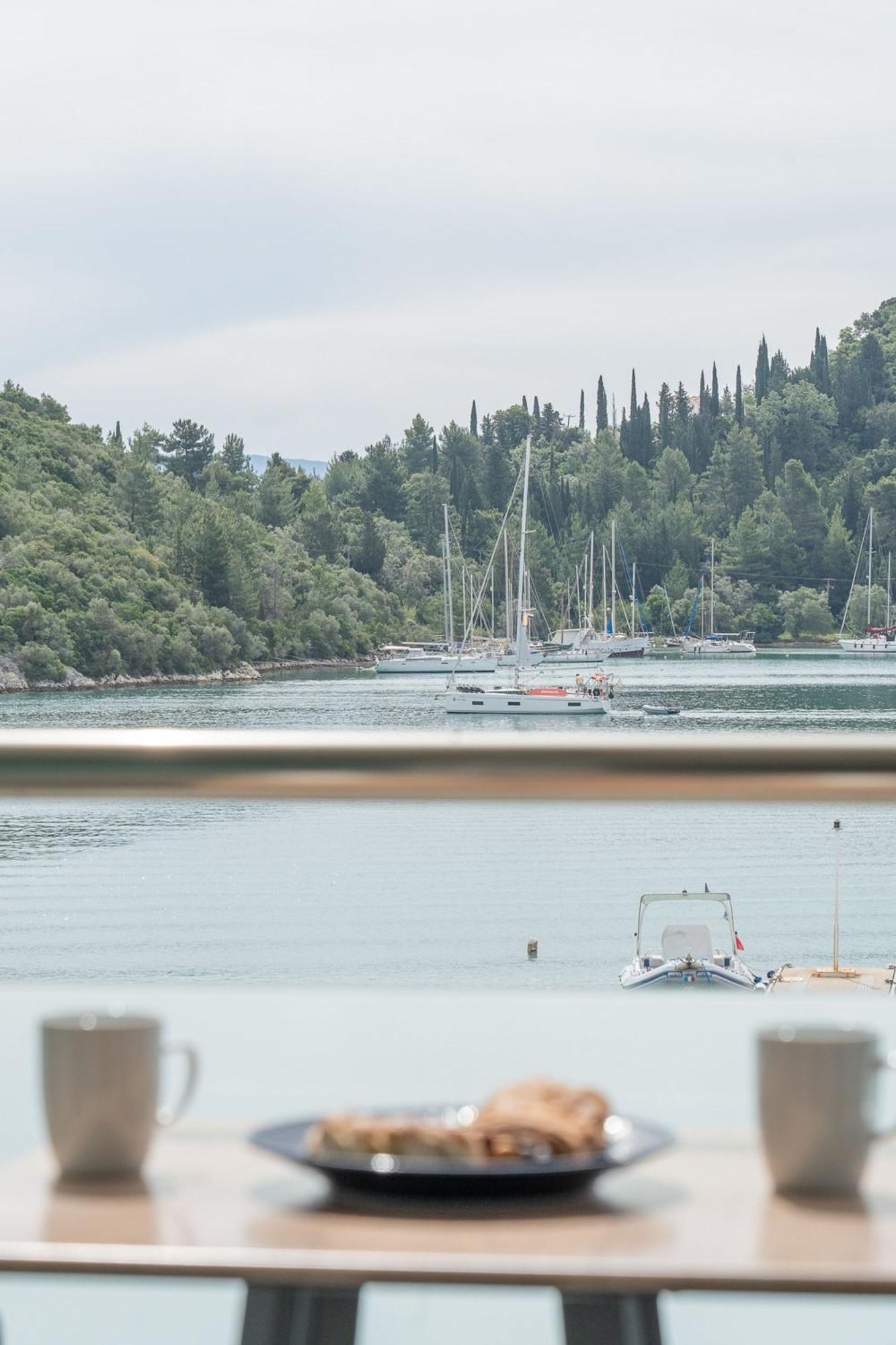Captain'S Seafront Apartments Nydri  Dış mekan fotoğraf